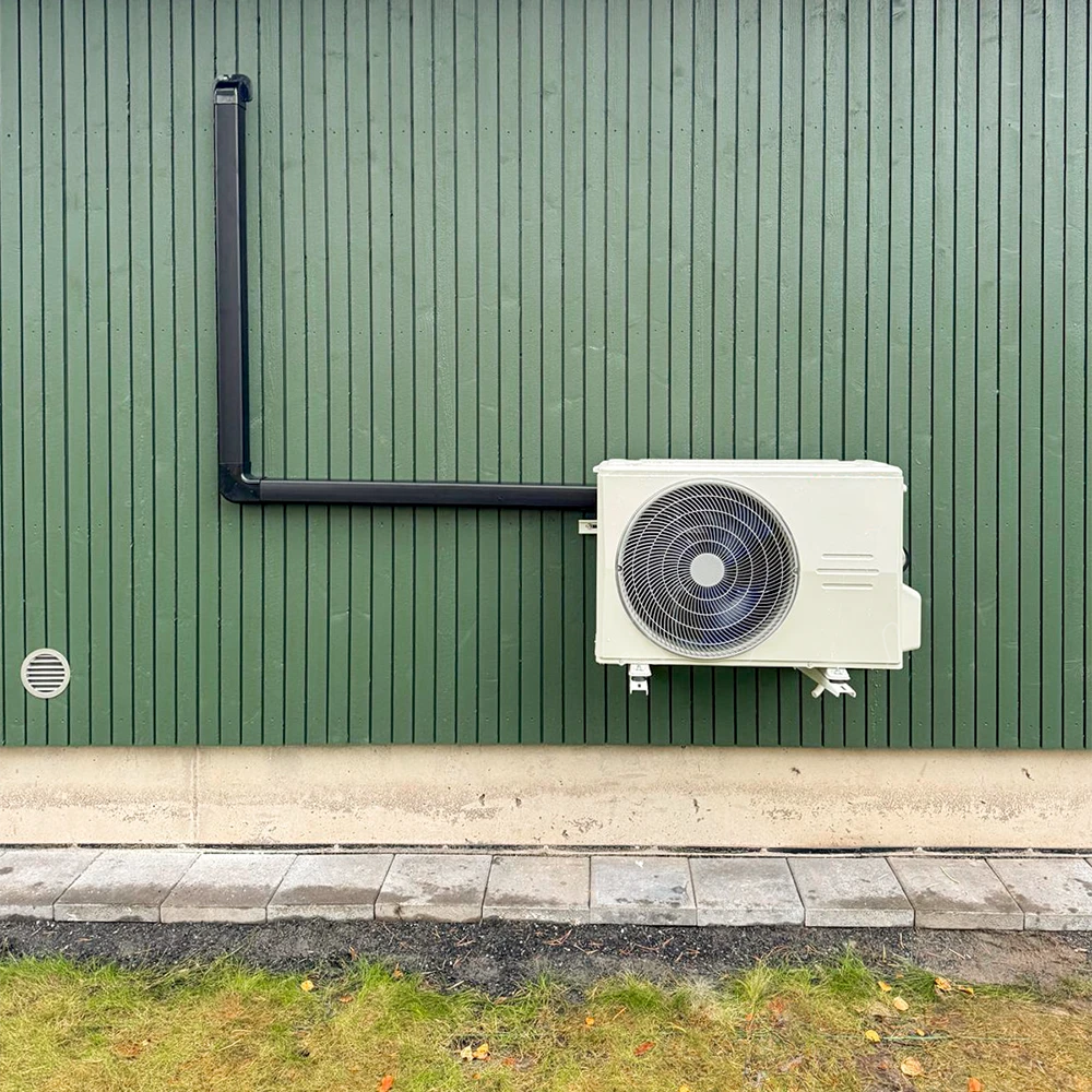 Ilmalämpöpumpun asennus omakotitaloon. Kuvituskuva.